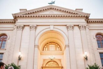 Courthouse Wedding Photos: Capturing Love in Its Purest Form