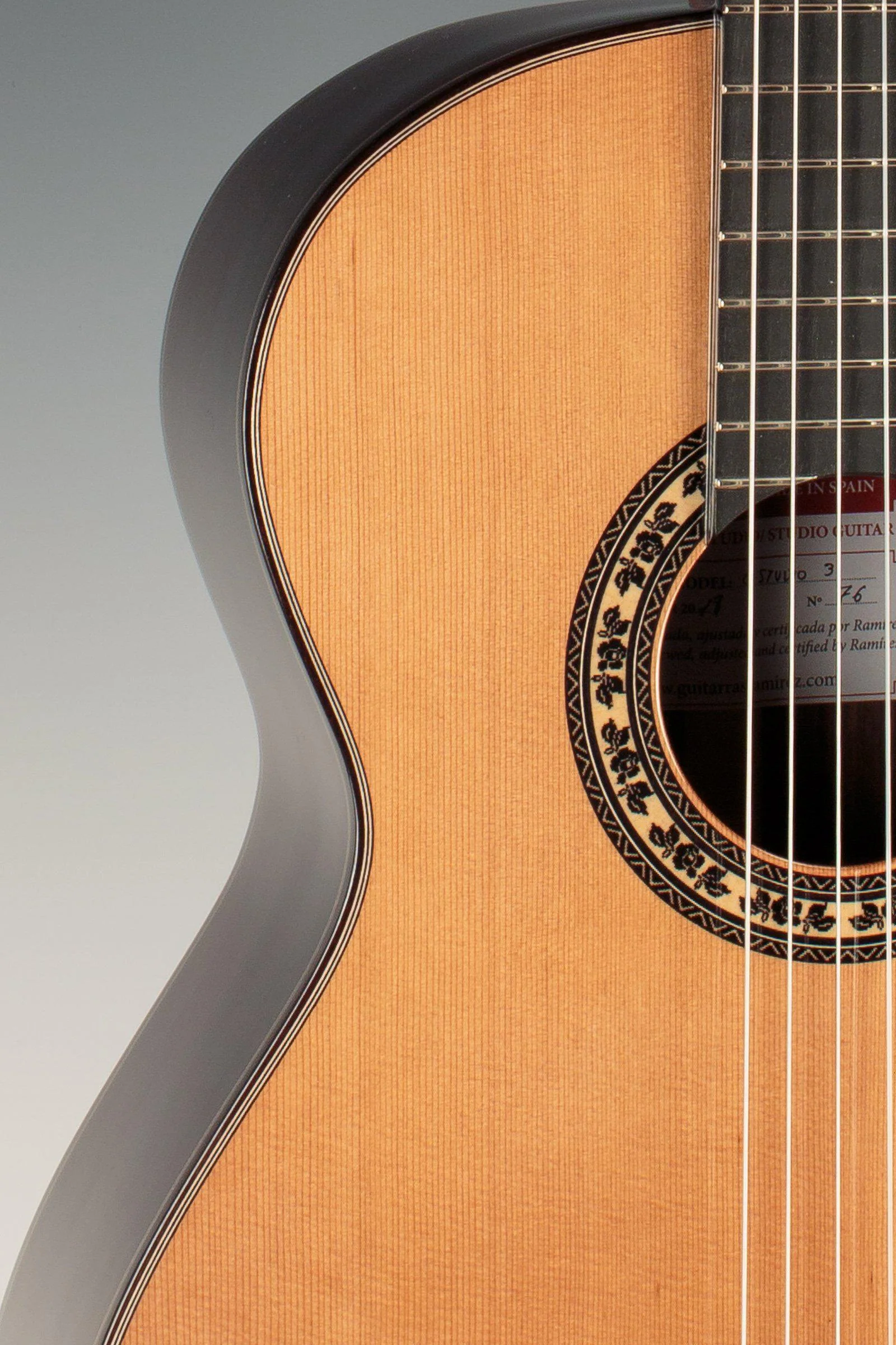 The Onj3 Spanish Guitar: A Fusion of Tradition and Innovation