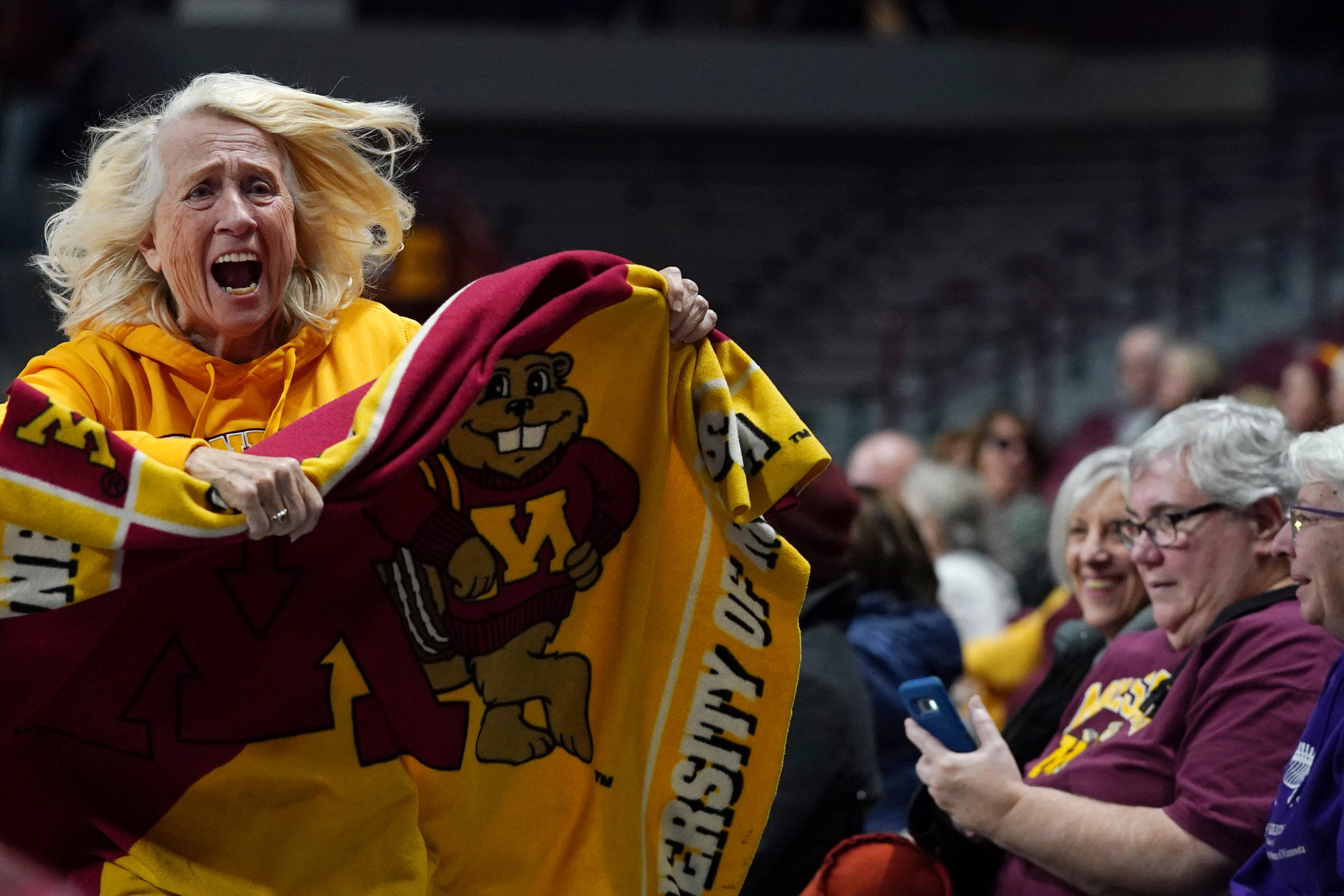 TheBlanketLady: The Heartwarming Story of a Community’s Cozy Champion